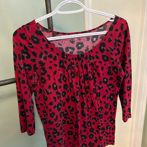 Red Leopard Print Blouse, size XS (fits small) - Picture 1 of 3